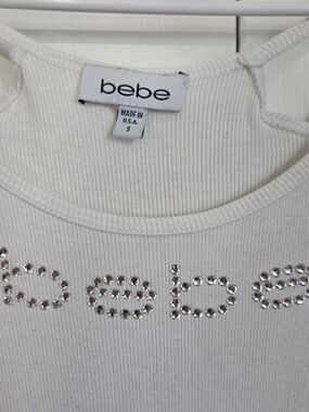 Vtg Bebe White Ribbed Knit Tee Shirt Rhinestone Logo Y2K Cap Sleeve W